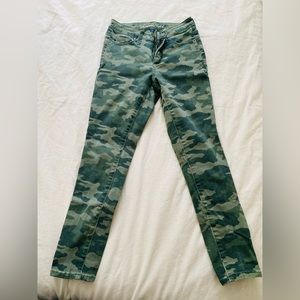 Size 00 Universal Thread camo pants